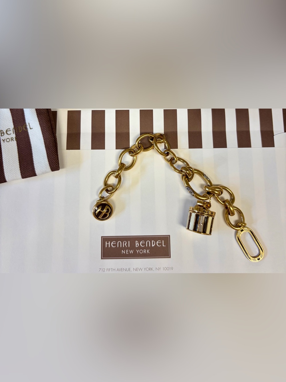 FULL INCLUSION NWOT HENRI BENDEL Iconic N.Y. Hat Box Gold-Tone Bracelet - Picture 4 of 14